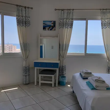Kings Palace - Modern Penthouse With Incredible Sea Views *