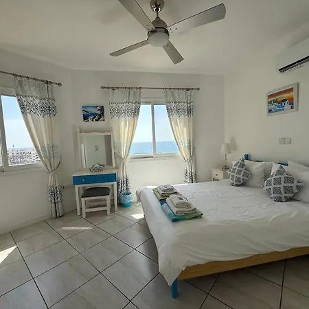 Kings Palace - Modern Penthouse With Incredible Sea Views *