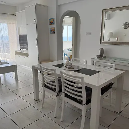 Kings Palace - Modern Penthouse With Incredible Sea Views Paphos
