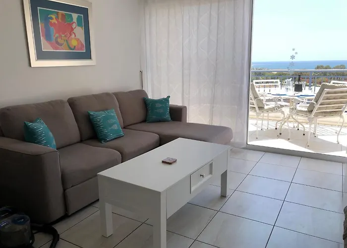 Kings Palace - Modern Penthouse With Incredible Sea Views *