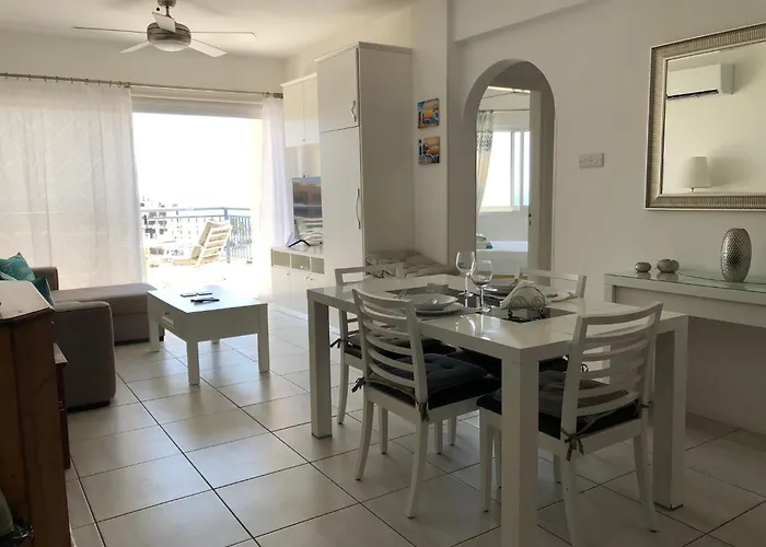 Apartmán Kings Palace - Modern Penthouse With Incredible Sea Views Paphos